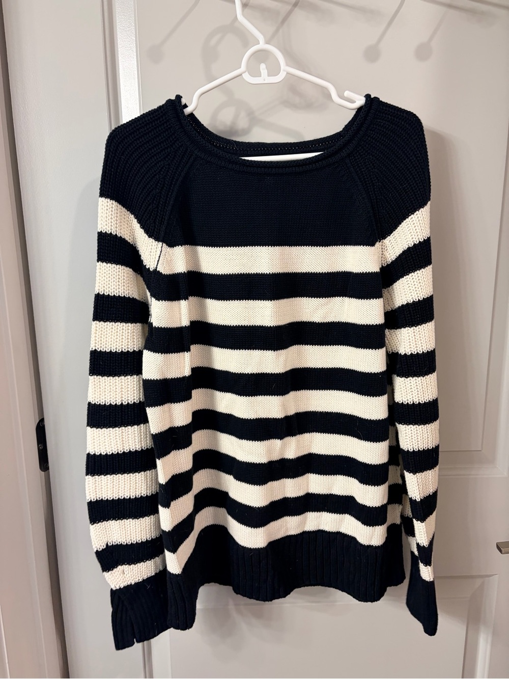 Aerie black and white crewneck sweater - Picture 9 of 9